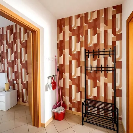 With Premium Amenities, روسولينا